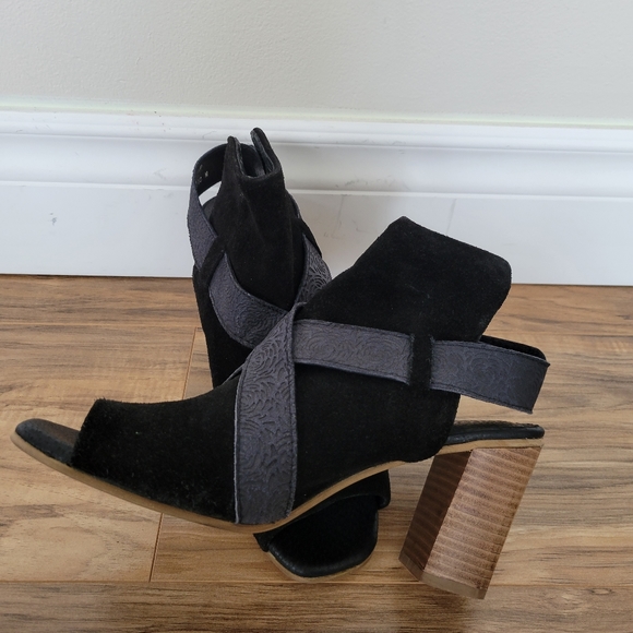 Diba True Size 10, Black Bootie - Picture 2 of 7